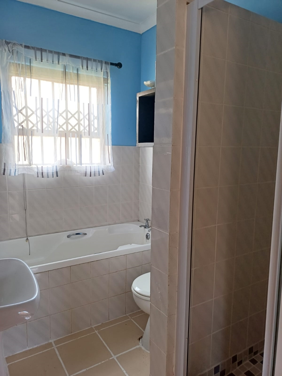 To Let 3 Bedroom Property for Rent in Wavecrest Eastern Cape